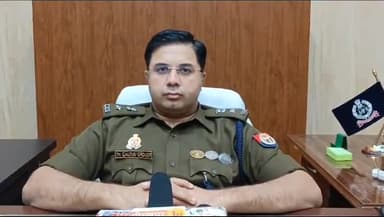 गोरखपुर: होलिका दहन की तैयारी में जुटा पुलिस प्रशासन, एसएसपी ने लोगों को दी होली की शुभकामनाएं