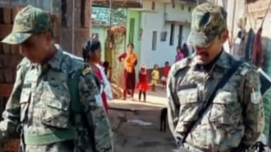 कांके: पिठौरिया थाना क्षेत्र के मुंडा टोली में पुलिस ने अवैध शराब की भट्ठी और 1 क्विंटल से ज्यादा जावा महुवा को किया नष्ट