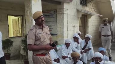 रानीवाड़ा: गोलवाड़ा प्रकरण को लेकर ग्रामीणों का विरोध थाने में दिया धरना, डीएसपी की समझाइस पर किया स्थगित