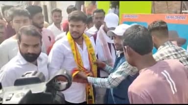 बिलारी: नगर के गन्ना समिति परिसर से सुखदेव, राजगुरु और भगत सिंह के बलिदान दिवस पर युवाओं द्वारा निकाली गई संकल्प यात्रा