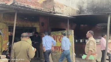 भरथना: होली त्यौहार को लेकर बकेवर कस्बा में शराब की दुकानों का भरथना SDM व तहसीलदार ने किया निरीक्षण