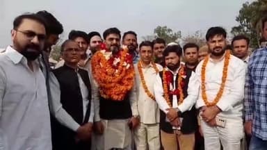 रामपुर: रविवार को सिविल लाइन क्षेत्र में BSP से रामपुर लोकसभा चुनाव के प्रत्याशी जीशान खान का फूलों से स्वागत किया गया