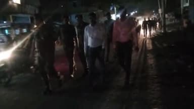 पीरटांड: मुफस्सिल थाना पुलिस ने बरवाडीह से किया फ्लैग मार्च, होली को लेकर दी गई हिदायत।