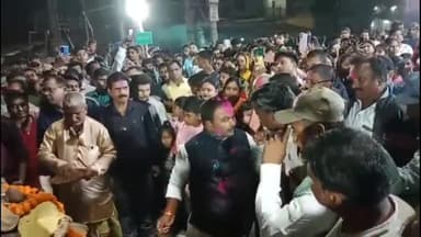 अररिया: शिवपुरी चंद्रा चौक पर होलिका दहन में उमड़ी भक्तों की भीड़