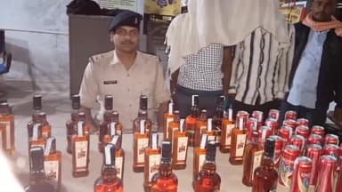 सतगावां: सतगावां पुलिस ने बासोडीह से नेवती जाने वाले मार्ग से अंग्रेजी शराब के साथ दो युवकों को किया गिरफ्तार