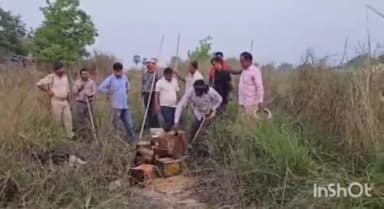 सिधवलिया: परसौनी गांव में पुलिस ने छापेमारी कर 150 लीटर अवैध अर्धनिर्मित शराब, 25 लीटर देसी शराब बरामद कर एक बाइक की जब्त