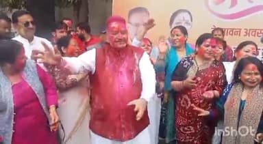 देहरादून: जनपद में होली के मौके पर कैबिनेट मंत्री गणेश जोशी के आवास पर होली मिलन समारोह का किया गया आयोजन