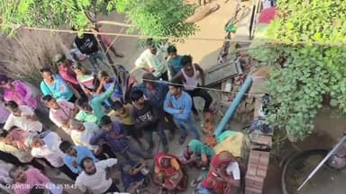 भरथना: बैशोलीघाट गाँव में हाईटेंशन लाइन का करंट फैलने से चार मासूस बच्चे दो महिला समेत 6 लोग झुलसकर गम्भीर रुप से घायल।