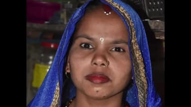 अमरोहा: गांव चौधरपुर में NH-9 पर परिवार के साथ ससुराल जा रहे युवक की बाइक डिवाइडर से टकराई, महिला की मौत व तीन घायल