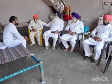 ਭਿੱਖੀਵਿੰਡ: ਡੱਲ ਵਿਖੇ ਸਾਬਕਾ ਮੈਂਬਰ ਪੰਚਾਇਤ ਦੇ ਪਿਤਾ ਦੇ ਅਕਾਲ ਚਲਾਣਾ ਕਰ ਜਾਣ 'ਤੇ ਪਰਿਵਾਰ ਨਾਲ ਦੁੱਖ ਸਾਂਝਾ ਕਰਨ ਪਹੁੰਚੇ ਸਾਬਕਾ ਵਿਧਾਇਕ ਵਿਰਸਾ ਸਿੰਘ