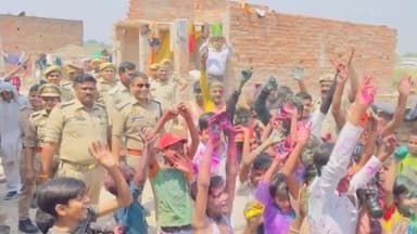 सिराथू: होली के मौके पर सिराथू सीओ ने इलाके का किया भ्रमण, कई जगह खेली जा रही होली में भी हुए शामिल