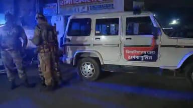 दरभंगा: विश्वविद्यालय थाना क्षेत्र में पुलिस ने अपनी मौजूदगी में कई जगहों पर करवाया होलिका दहन, ड्रोन कैमरे से रखी गई सभी पर नजर