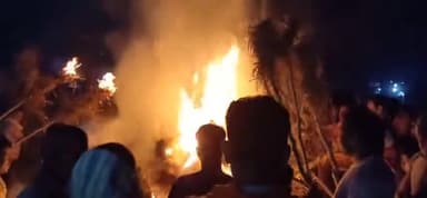 बक्सर: जिले में धूं-धूंकर जली होलिका, लोगों ने की सुख समृद्धि की कामना