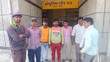 बदायूं: गमी की होली मिलकर आ रहे बाइक सवारों को लभारी गांव के पास अज्ञात वाहन ने टक्कर मारी, एक की मौत दो लोग घायल हुए