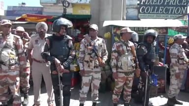 ਸੰਗਰੂਰ: ਸੰਗਰੂਰ ਚ ਅੱਜ ਹੋਲੀ ਅਤੇ ਅਗਾਮੀ ਚੋਣਾਂ ਦੇ ਮੱਦੇਨਜ਼ਰ ਸ਼ਹਿਰ ਸੰਗਰੂਰ ਚੋਂ ਕੱਢਿਆ ਫਲੈਗ ਮਾਰਚ ਮਨੋਜ਼ ਗੋਰਸੀ ਡੀ ਐਸ ਪੀ ਸੰਗਰੂਰ