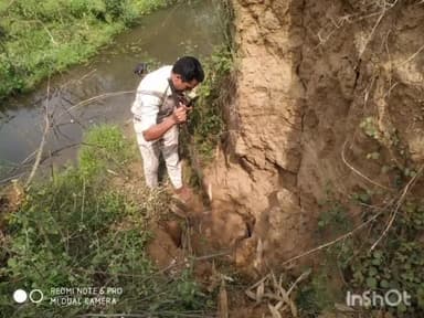 अरवल: ALTF और उत्पाद विभाग के पुलिस ने प्रसादी इंग्लिश इलाके में छापेमारी के दौरान 5050 किलो अर्ध निर्मित शराब किया नष्ट।