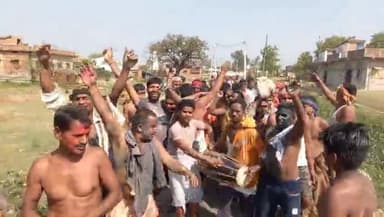 जमुई: जमुई में धूमधाम से मनाया गया होली का त्योहार, विधि व्यवस्था के लिए पुलिस चौक-चौराहों पर रहे तैनात