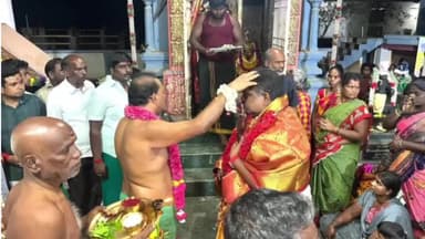 பண்ருட்டி: பண்ருட்டி அடுத்த எலவத்தடி பகுதியில் அமைந்துள்ள காளி கோயிலில் தேசிய ஜனநாயக கூட்டணியின் பாஜக வேட்பாளர் நமச்சிவாயம் சுவாமி தரிசனம் செய்தார்.