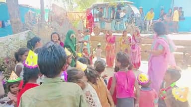 होली मिलन में मुस्कान ड्रीम्स फाउंडेशन ने झुग्गी झोपड़ी में रहने वाले गरीब बच्चों के साथ जमकर डीजे पर डांस किया ।