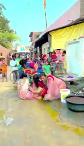 होली है, बुरा न मानो, देवर भाभी के होली है, होली में हुरदंग करने की सामाजिक लाईसेंस मिल जाता है,फगुआ होली में