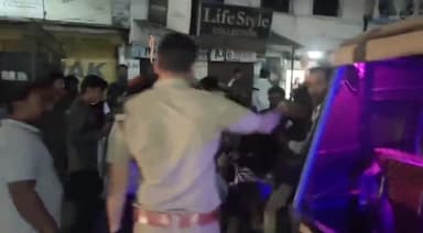 कटनी नगर: बरगवां मोड पर तेज रफ्तार मोटरसाइकिल ने व्यक्ति को मारी टक्कर मौके पर पहुंची पुलिस ने पहुंचाया अस्पताल।