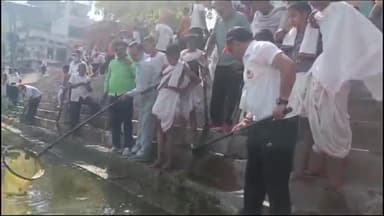 एनडीआरएफ वाराणसी द्वारा पुष्कर तालाब में चलाया गया वृहद स्वच्छता अभियान