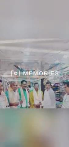 अपने प्रतिष्ठान इंद्रधनुष पर होली के अवसर पर एवं महर्षि विश्वामित्र फाउंडेशन के एक वर्ष पूर्ण होने के उपलक्ष्य में जदयू जिलाध्यक्ष श्री अशोक कुमार सिंह को अंग वस्त्र से सम्मानित करते हुए।साथ में व्यवसायिक  प्रकोष्ठ के जिलाध्यक्ष पंकज मानसिं