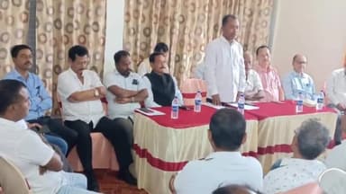 মাহমৰা: মৰাণহাটত মাহমৰা সমষ্টিৰ বিৰোধী মিত্ৰজোঁটৰ সভাত উপস্থিত থাকে অসম জাতীয় পৰিষদৰ কেন্দ্ৰীয় সমিতিৰ সম্পাদক মানিক গগৈ