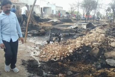 डेगाना: डेगाना क्षेत्र में सिरासना गांव के रहवासी 41 बाड़ो में लगी आग, 45 मवेशी जिंदा जले