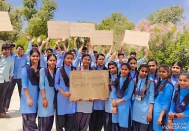 जालौर: जालौर के राजकीय विद्यालय के छात्रों ने मतदाताओं को मतदान के लिए किया प्रेरित