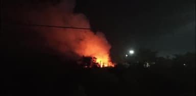 कटनी नगर: एनकेजे के विद्युत लोको शेड के पास रेलवे स्क्रैप पर लगी भीषण आग, फायर कर्मियों ने देर रात आग पर पाया काबू।