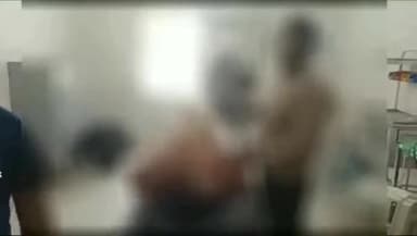 इटावा: बकेवर नेशनल हाईवे पर कार को बचाने में अनियंत्रित स्कूटी डिवाइडर से टकराई, हादसे में सास की मौत व दामाद घायल