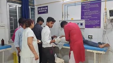 जमुई: हांसडीह में तेज रफ्तार बाइक हुई दुर्घटना ग्रस्त, घायल हुए एक युवक को सदर अस्पताल से किया गया पटना रेफर