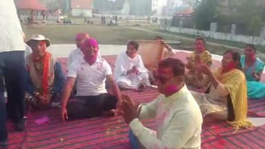जहानाबाद: पतंजलि योग समिति के द्वारा स्पोर्ट्स कॉम्प्लेक्स परिसर में होली कार्यक्रम का किया गया आयोजन, दर्जनों लोग रहे मौजूद