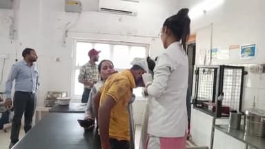 इटावा: सदर इलाके के फ्रेड्स कॉलोनी मे पुरानी रंजिश को लेकर युवक को ईट मारकर किया घायल जिला अस्पताल में  डॉक्टरों की देखरेख में