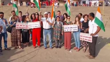 गंगा स्वच्छता पखवाड़ा के तहत नमामि गंगे ने अस्सी घाट पर चलाया स्वच्छता अभियान