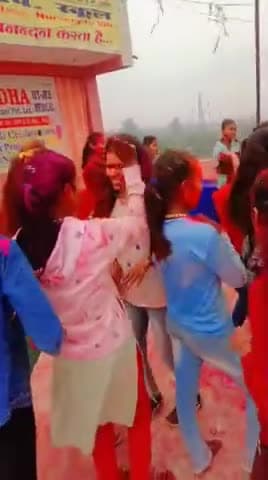 समिधा कोचिंग सेंटर में छात्र-छात्राओं ने मनाया होली