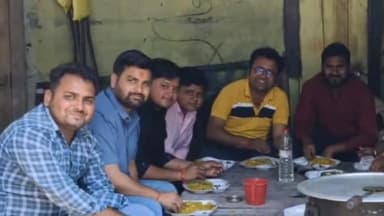 मधवापुर में होली के उपलक्ष्‍य पर खिचड़ी भोज कार्यक्रम का हुआ आयोजन क्षेत्र के तमाम गणमान्य रहे मौजूद