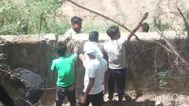 डुमरांव: नया भोजपुर थाना क्षेत्र में एपी शर्मा स्कूल के पास कब्रिस्तान में पुलिस को संदेहास्पद स्थिति में मिला युवक का शव