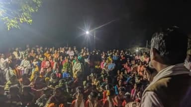 সাপেখাতী: চৰাইদেউ বৰহাট মণ্ডলৰ ৪২ নং বুথত নিৰ্বাচনী প্ৰচাৰ সভাত অংশগ্ৰহণ কৰে বিধায়ক আৰু বিজেপিৰ জিলা সভাপতিয়ে