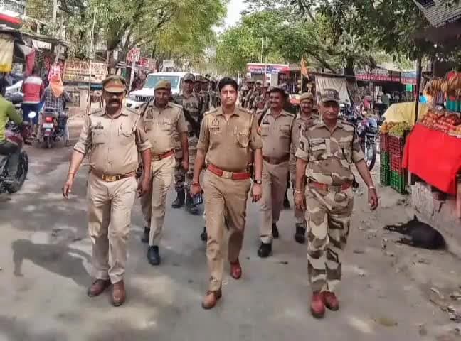 मड़ियाहू: चुनाव के मद्देनजर अर्धसैनिक बल ने किया पैदल गश्त, उड़नदस्ते ने भी चलाया चेकिंग अभियान
#Footpatrolling
#लोकसभा_चुनाव-2024