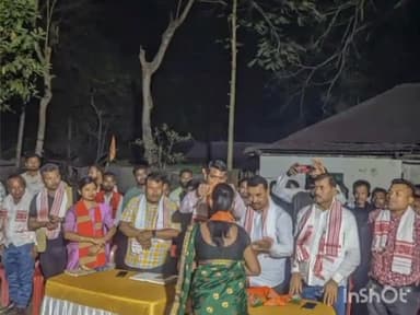 সাপেখাতী: সোণাৰি বৰহাট মণ্ডলৰ ৪২ নং বুথত নিৰ্বাচনী প্ৰচাৰ সভাত অংশগ্ৰহণ কৰি তপন কুমাৰ গগৈৰ হৈ প্ৰচাৰ চলালে বিধায়ক ধৰ্মেশ্বৰ কোঁৱৰে
