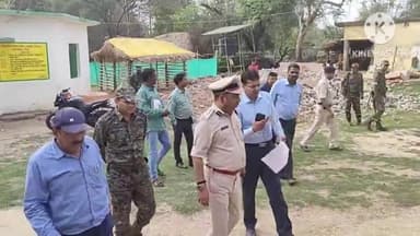 ओरमांझी: जिला निर्वाचन पदाधिकारी सह उपायुक्त एवं वरीय पुलिस अधीक्षक ने विभिन्न बूथों का किया निरीक्षण