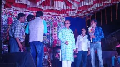 পাঁশকুড়া: পাঁশকুড়া পৌরসভার ১২ নম্বর ওয়ার্ডের কেশিয়াড়ি ভুইয়া বাড় এলাকায়
দোল উৎসবের শেষ দিনে উপস্থিত পৌরসভার চেয়ারপার্সন