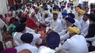 ਸੰਗਰੂਰ: ਸੰਗਰੂਰ ਡਿਪਟੀ ਕਮਿਸ਼ਨਰ ਦਫ਼ਤਰ ਅੱਗੇ ਜਹਰਿਲੀ ਸ਼ਰਾਬ ਨਾਲ ਹੋਈਆਂ ਮੌਤਾਂ ਨੂੰ ਲੈਕੇ ਸ਼੍ਰੋਮਣੀ ਅਕਾਲੀ ਦਲ ਵੱਲੋਂ ਰੋਸ ਧਰਨਾ