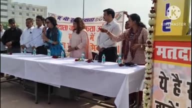 फिरोज़ाबाद: अटल पार्क में चिकित्सकों को सीडीओ दीक्षा जैन ने मतदाता जागरूकता की दिलाई शपथ