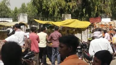 यातायात व्यवस्था हुई वेपटरी सुरक्षा के नही है इतजाम आए दिन होती है मल्हार पार्क के पास यातायात को लेकर छक्का मुक्की !