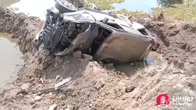 अनियंत्रित होकर पलट गई कार " हादसे मे एक की हुई मौत दूसरा हुवा घायल #accedent #newsanta