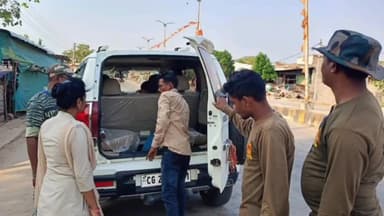 सुकमा: लोकसभा चुनाव के मद्देनजर सुकमा जिले भर में कलेक्टर के निर्देश पर ली गई वाहनों की तलाशी एसएसटी की टीम तैनात