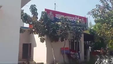 प्रयागराज: थाना एयरपोर्ट पुलिस द्वारा अभियुक्त को पीपलगांव के पास से चोरी की फर्जी नंबर प्लेट की बाइक के साथ किया गया गिरफ्तार